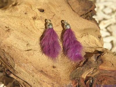 Hanger met pluis, 40x15mm, paars